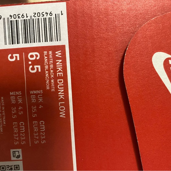 Authentic Brand New Nike Dunk Panda - Picture 4 of 4